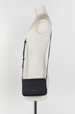Calvin Klein Must Crossbody Bag -Carry And Wande 3208270 4