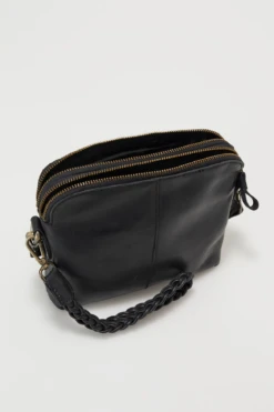 Skye Leather Twist Crossbody Bag -Carry And Wande 3208284 3