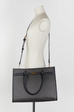 Signature Tote Bag -Carry And Wande 3209920 4