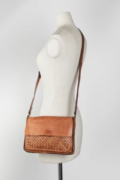 Palma Weave Leather Flapover Bag -Carry And Wande 3210627 4