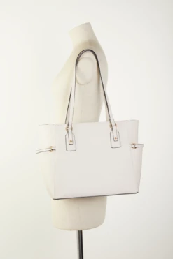 Multi Compartment Tote -Carry And Wande 3211481 4